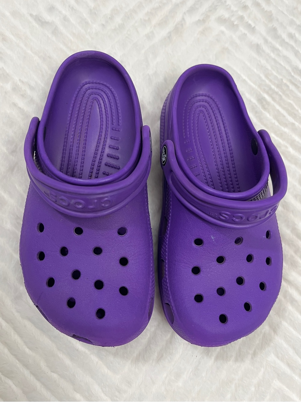 CROCS Kids Classic Clog Shoes Size 2 girls Bright Purple slip on sandals